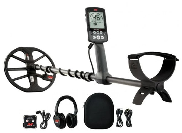 Minelab  Equinox 800 Metal Detectors with Wireless Headphones and charger